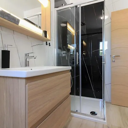 Semesterbostad Mit Privatpool Fuer 4 Personen Ca 60 Qm In Sisan, Istrien Suedkueste Von Istrien