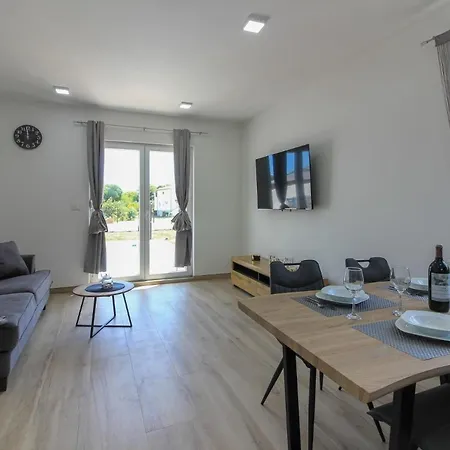 Holiday home Mit Privatpool Fuer 4 Personen Ca 60 Qm In Sisan, Istrien Suedkueste Von Istrien