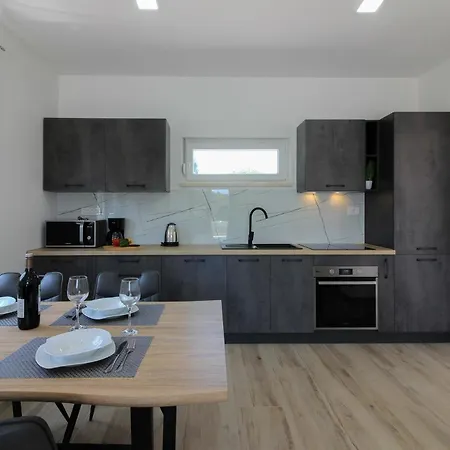 Mit Privatpool Fuer 4 Personen Ca 60 Qm In Sisan, Istrien Suedkueste Von Istrien Holiday home *