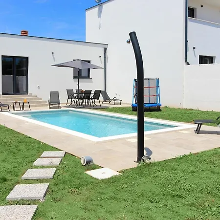 Mit Privatpool Fuer 4 Personen Ca 60 Qm In Sisan, Istrien Suedkueste Von Istrien Holiday home Sisan