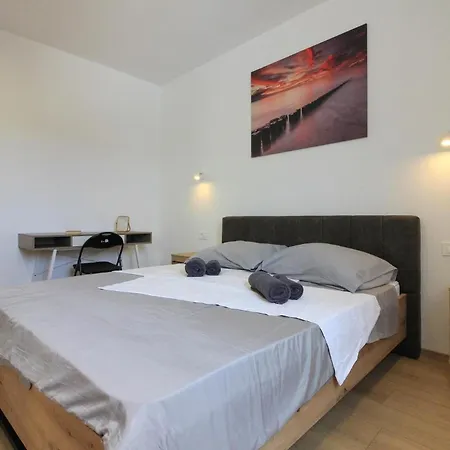 Mit Privatpool Fuer 4 Personen Ca 60 Qm In Sisan, Istrien Suedkueste Von Istrien Holiday home