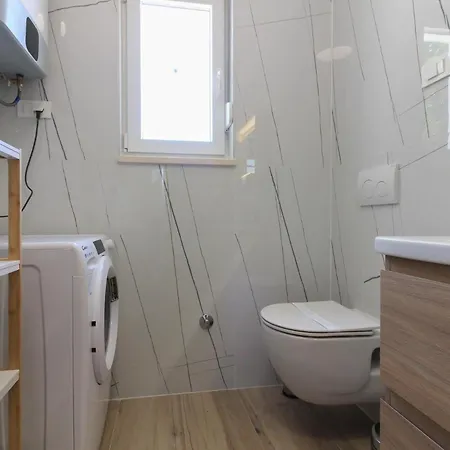 Mit Privatpool Fuer 4 Personen Ca 60 Qm In Sisan, Istrien Suedkueste Von Istrien Holiday home *