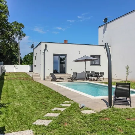 Mit Privatpool Fuer 4 Personen Ca 60 Qm In Sisan, Istrien Suedkueste Von Istrien *